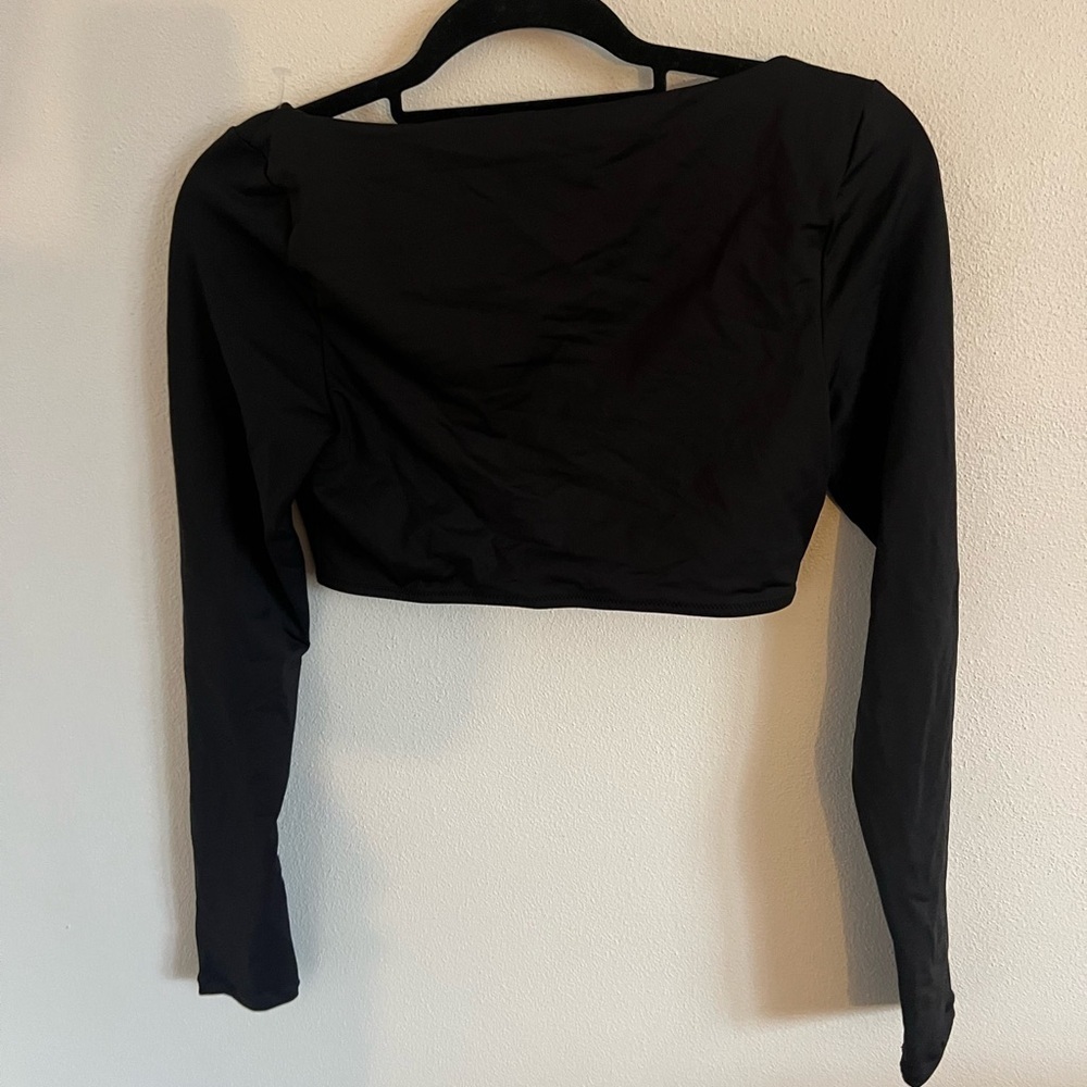 SKIMS Signature Swim Long Sleeve Shrug. Color: Gunmetal Grey. Size: Medium - Picture 3 of 5